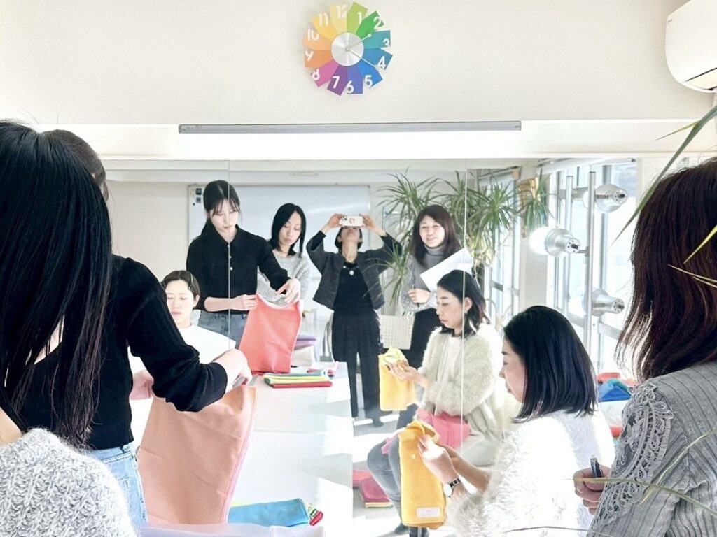 色と形カラースクールでの練習会の様子